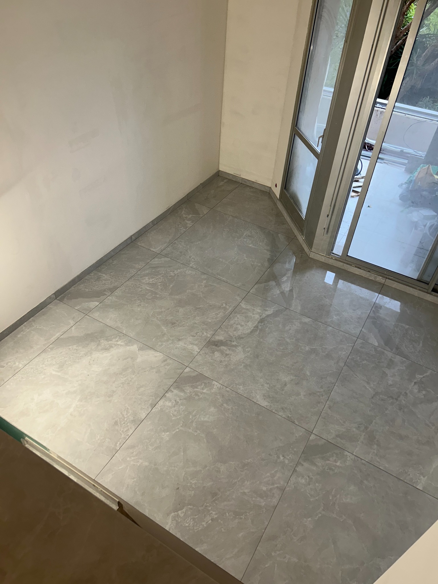 Rénovation avec carrelage grand format